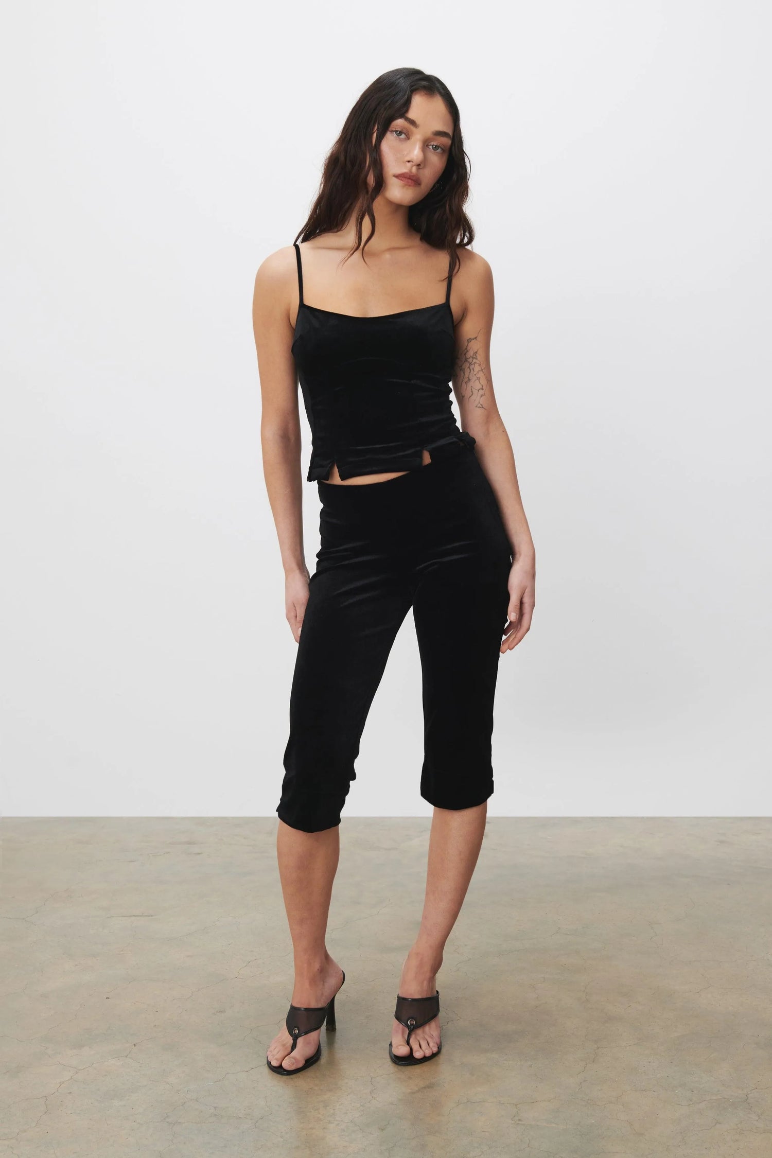 The Cher Velvet Top, Black - Peachy Den